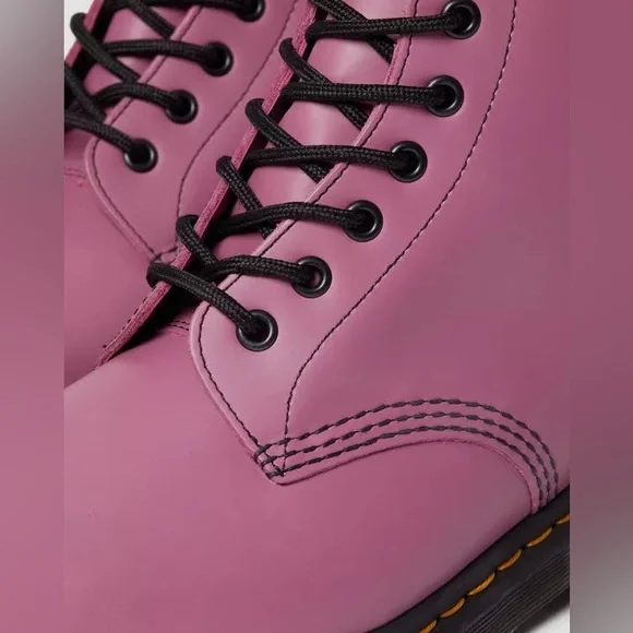 NWT 1460 8 EYE DR. MARTENS MUTED PURPLE SMOOTH LEATHER BOOTS 9